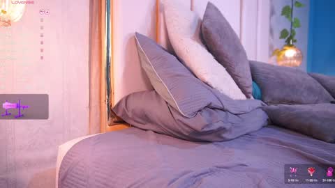 Hello Guys I am Lara Giraldo  WELCOME To my room online show from 12-13-24, 04:54