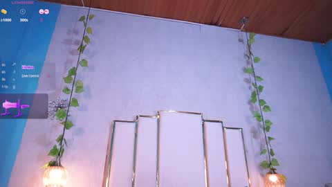 Hello Guys I am Lara Giraldo  WELCOME To my room online show from 12-18-24, 06:53