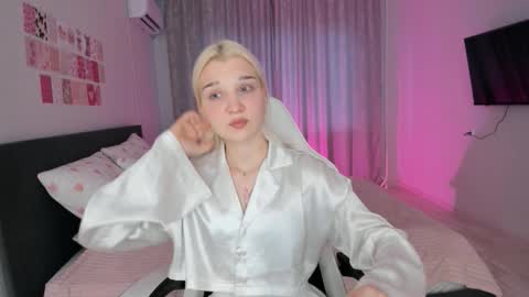 Lara online show from 03-10-26, 04:06