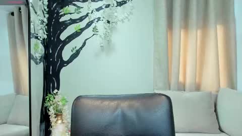      700  200   online show from 10-18-25, 07:03