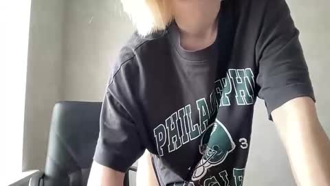 Snapshot of lara_neon chatting on 02-25-25, 09:53 Lara Neon online show from 02-25-25, 09:53