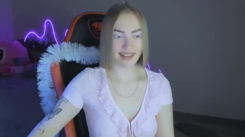 LaraKrein lk online show from 12-15-25, 04:00