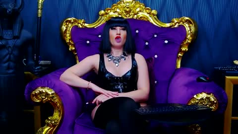 LaraMaeve online show from 12-13-24, 10:41