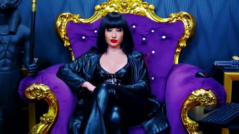 LaraMaeve online show from 12-18-24, 08:20