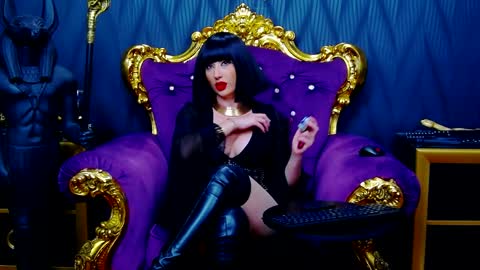 LaraMaeve online show from 12-22-24, 08:05