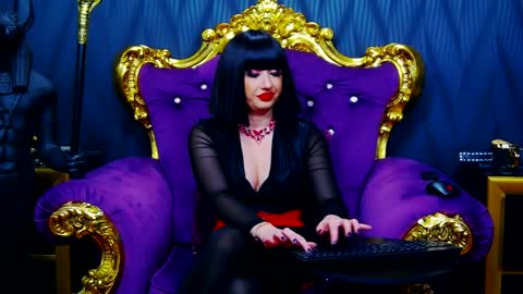 LaraMaeve online show from 01-07-25, 05:22