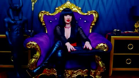 LaraMaeve online show from 01-25-25, 05:51