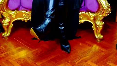 LaraMaeve online show from 02-11-25, 10:15