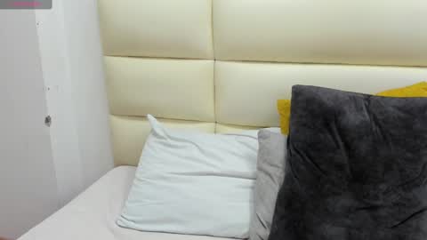 Snapshot of laramoon_ chatting on 02-10-25, 05:09 LARA online show from 02-10-25, 05:09