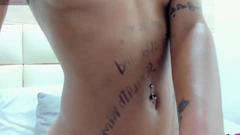 Snapshot of laramoon_ chatting on 02-17-25, 04:48 LARA online show from 02-17-25, 04:48