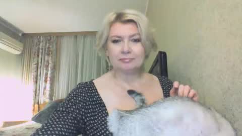 laramrs online show from 11-19-25, 04:18