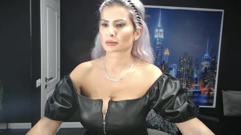 Snapshot of laras_moans chatting on 12-03-24, 08:27 laras_moans online show from 12-03-24, 08:27