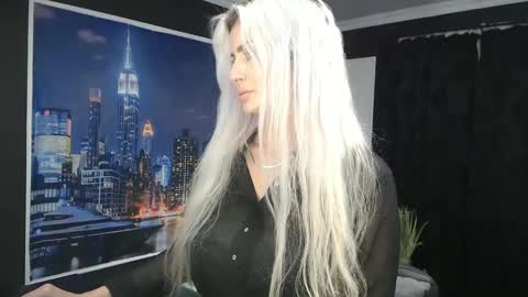 Snapshot of laras_moans chatting on 12-12-24, 08:47 laras_moans online show from 12-12-24, 08:47