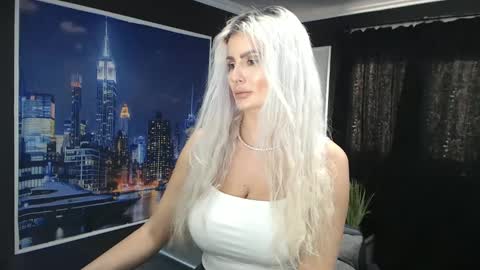 Snapshot of laras_moans chatting on 12-13-24, 12:06 laras_moans online show from 12-13-24, 12:06