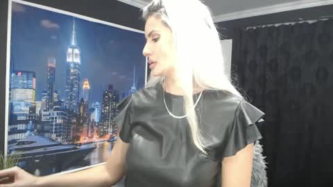 Snapshot of laras_moans chatting on 12-28-24, 08:37 laras_moans online show from 12-28-24, 08:37