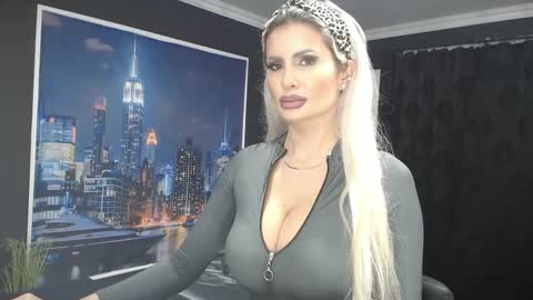 Snapshot of laras_moans chatting on 12-29-24, 09:06 laras_moans online show from 12-29-24, 09:06