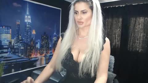 Snapshot of laras_moans chatting on 01-01-25, 11:38 laras_moans online show from 01-01-25, 11:38