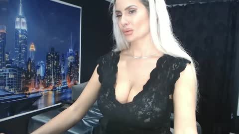 Snapshot of laras_moans chatting on 01-01-25, 02:42 laras_moans online show from 01-01-25, 02:42