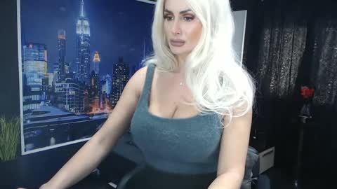 Snapshot of laras_moans chatting on 01-27-25, 11:54 laras_moans online show from 01-27-25, 11:54