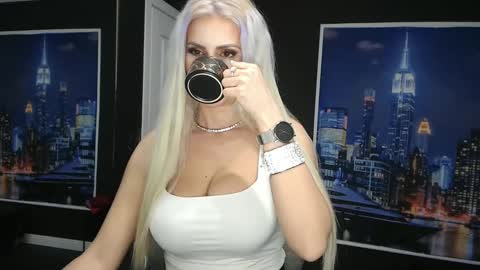 Snapshot of laras_moans chatting on 02-19-25, 10:12 laras_moans online show from 02-19-25, 10:12