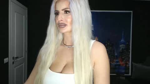 Snapshot of laras_moans chatting on 02-21-25, 08:29 laras_moans online show from 02-21-25, 08:29