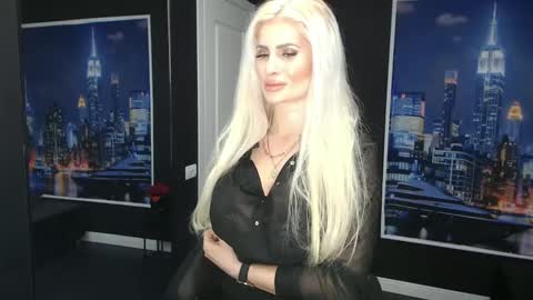 Snapshot of laras_moans chatting on 02-23-25, 09:33 laras_moans online show from 02-23-25, 09:33