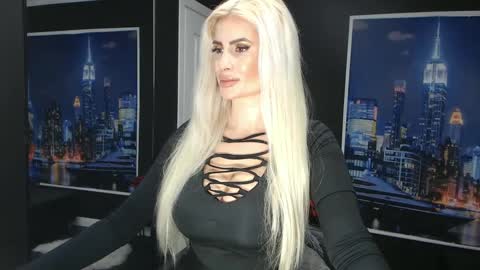 Snapshot of laras_moans chatting on 02-25-25, 08:03 laras_moans online show from 02-25-25, 08:03