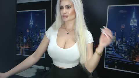 Snapshot of laras_moans chatting on 03-03-25, 06:48 laras_moans online show from 03-03-25, 06:48