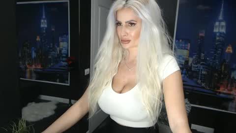 Snapshot of laras_moans chatting on 03-05-25, 11:38 laras_moans online show from 03-05-25, 11:38