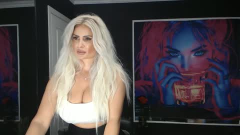 Snapshot of laras_moans chatting on 09-12-25, 10:37 laras_moans online show from 09-12-25, 10:37