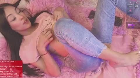 Lara Give it a thumbs up please its important  online show from 12-13-24, 06:10