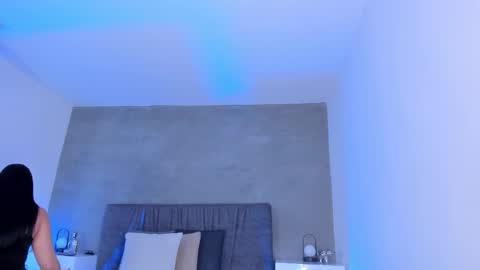 Snapshot of laravillalobos chatting on 03-20-26, 12:10 Laura online show from 03-20-26, 12:10