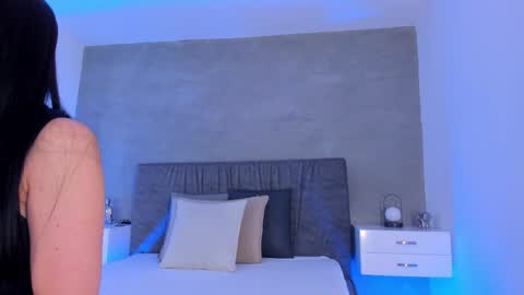 Snapshot of laravillalobos chatting on 03-23-26, 12:31 Laura online show from 03-23-26, 12:31