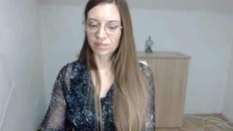 larawinters online show from 02-09-25, 07:41