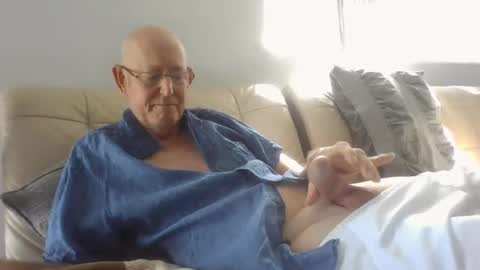 Snapshot of largerthan chatting on 03-28-26, 11:15 largerthan- say hi on entry online show from 03-28-26, 11:15