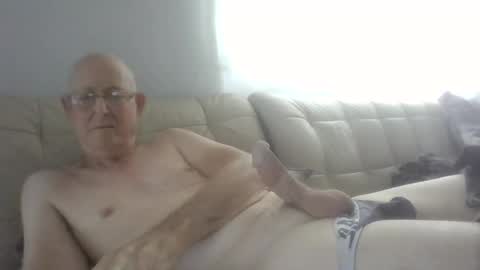 Snapshot of largerthan chatting on 05-22-26, 03:57 largerthan- say hi on entry online show from 05-22-26, 03:57