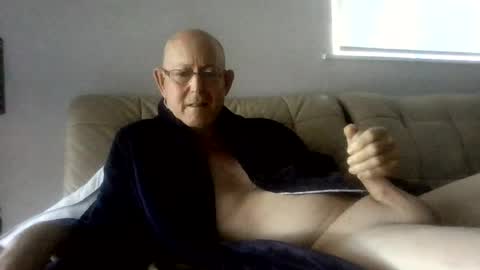 largerthan-   say hi on entry online show from 07-11-26, 10:11