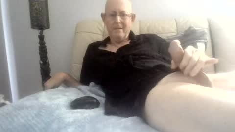 largerthan-   say hi on entry online show from 07-29-26, 11:58