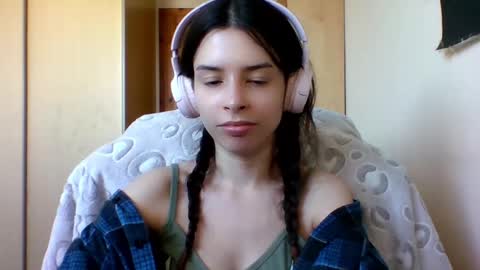 Snapshot of laricenature chatting on 02-20-25, 01:08 Larice online show from 02-20-25, 01:08