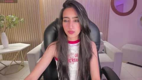 Larisa Smirnov online show from 09-26-25, 04:49