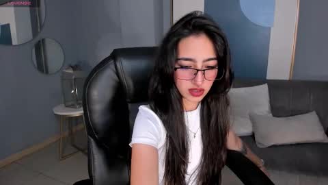 Larisa Smirnov online show from 09-29-25, 01:11