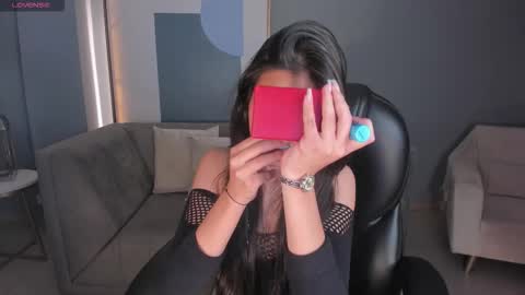 Larisa Smirnov online show from 11-22-25, 03:38