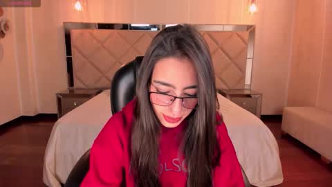 Larisa Smirnov online show from 01-10-26, 04:14