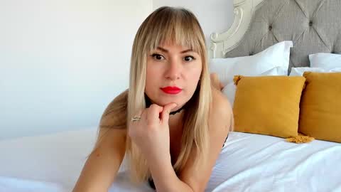 Larissa online show from 02-14-25, 01:40