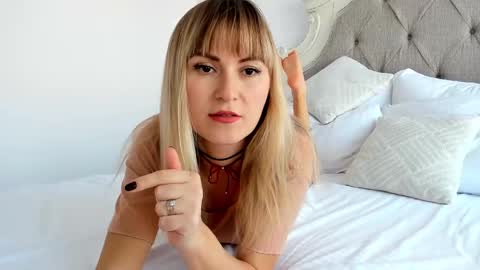 Larissa online show from 02-19-25, 01:39