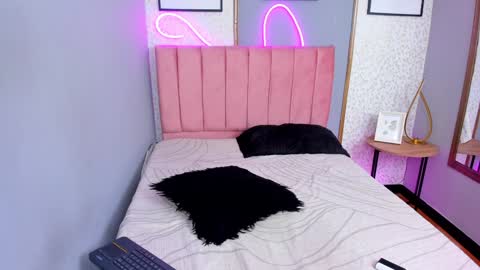 Snapshot of larissaevans chatting on 01-20-25, 12:28 Valentina online show from 01-20-25, 12:28