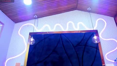 Snapshot of larissaevans chatting on 02-11-25, 06:11 Valentina online show from 02-11-25, 06:11