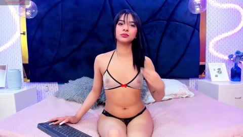 Snapshot of larissaevans chatting on 02-12-25, 12:12 Valentina online show from 02-12-25, 12:12