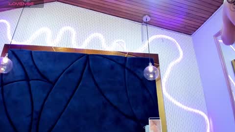 Snapshot of larissaevans chatting on 02-27-25, 03:15 Valentina online show from 02-27-25, 03:15