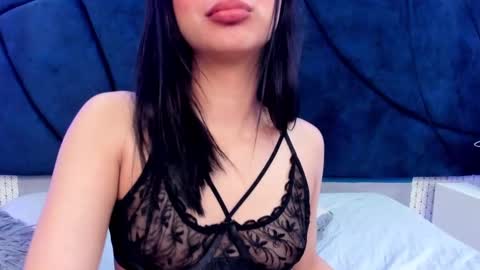 Snapshot of larissaevans chatting on 03-08-25, 02:40 Valentina online show from 03-08-25, 02:40
